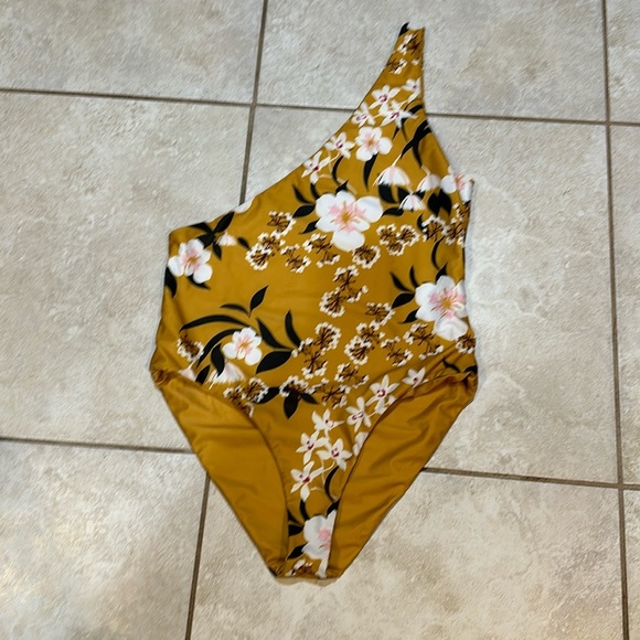 baiia Other - BAIIA Gold Floral One Shoulder Reversible One-Piece Swimsuit 14 Bathing suit